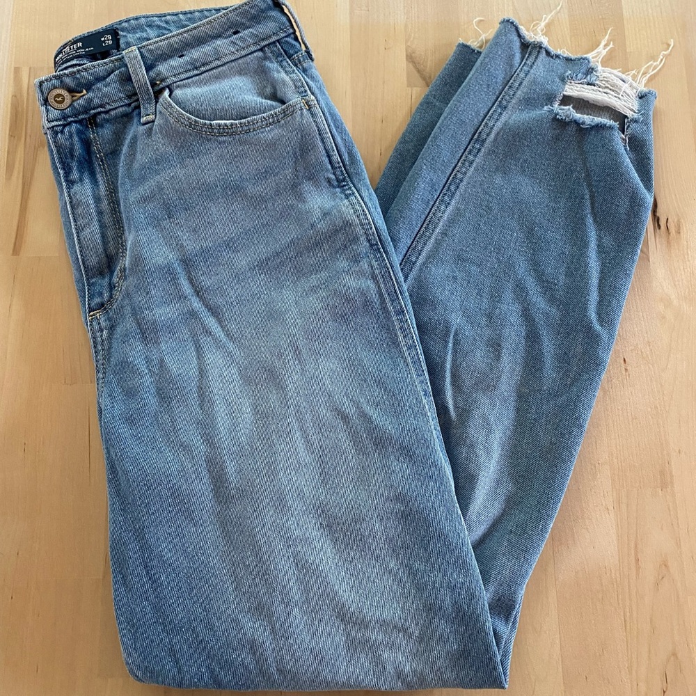 Curvy Ultra Highrise Mom Jeans Hollister